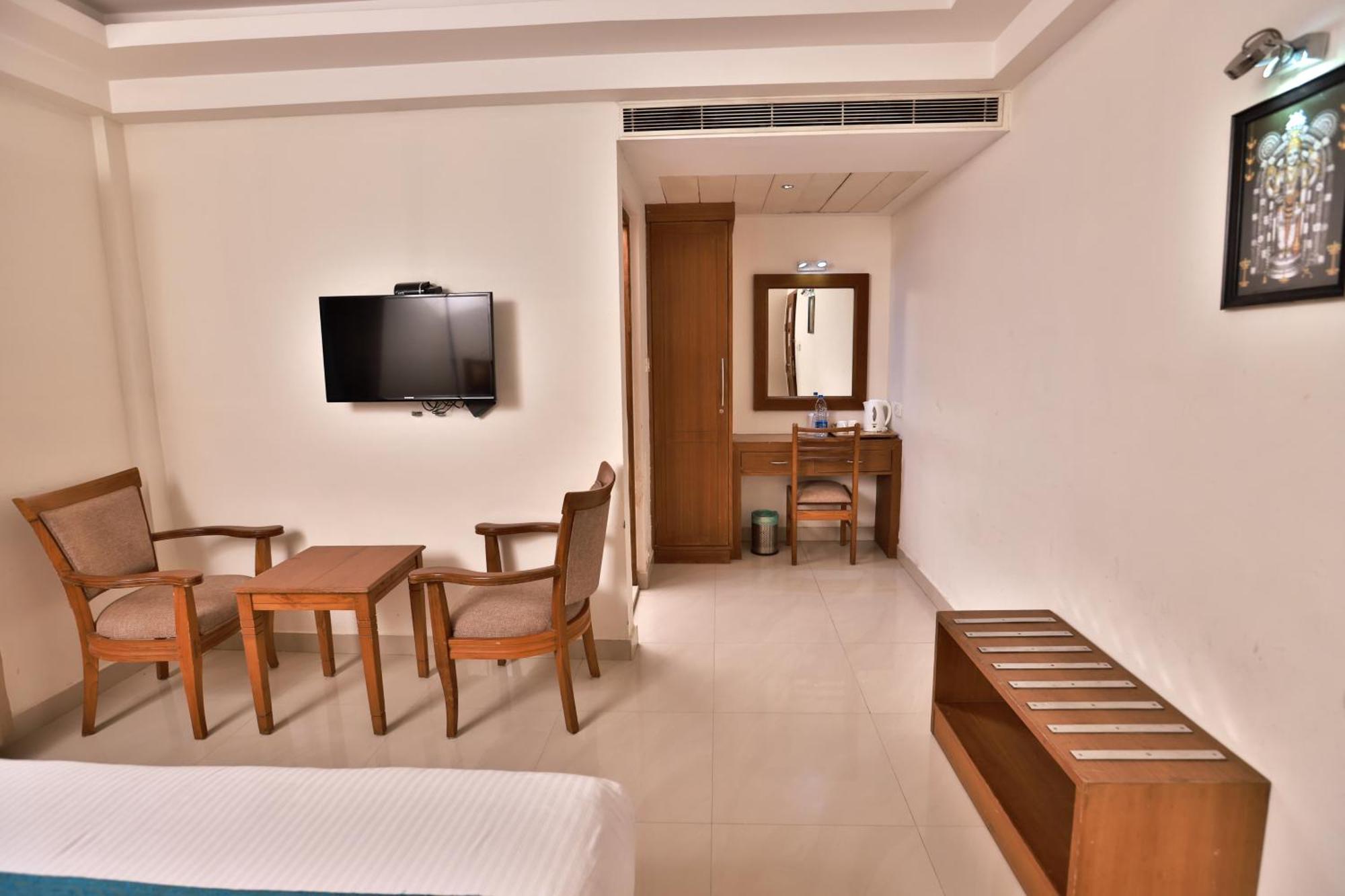 Vishnu Inn Гуруваюр Экстерьер фото